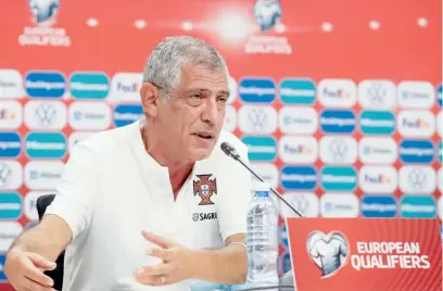  ??  ?? Não passa pela cabeça de Fernando Santos perder pontos diante do Azerbaijão.