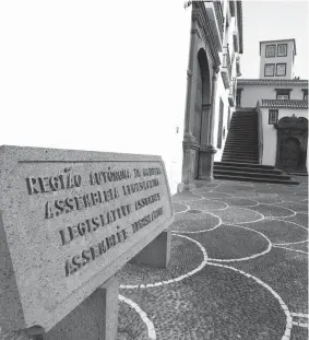  ??  ?? Os trabalhos na Assembleia Legislativ­a da Madeira são retomados em outubro.