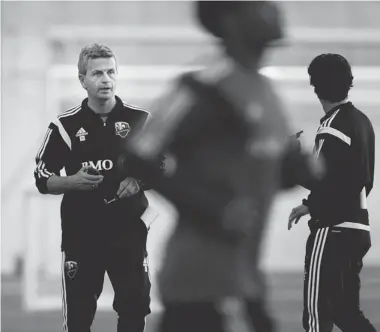  ?? ALLEN MCINNIS/ GAZETTE FILES ?? Impact head coach Frank Klopas instructs players during training camp. Montreal starts the regular season next Saturday.