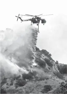  ?? ASSOCIATED PRESS ?? A Skycrane helicopter drops water on a hotspot in Burbank, California.