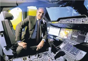  ?? FOTO: GETTY ?? Lufthansa-Chef Carsten Spohr im Cockpit eines Airbus A350.