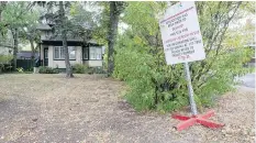  ?? BRANDON HARDER ?? A sign posted on the lawn of an Albert Street home indicates the owners are applying for a residentia­l homestay licence.