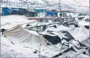  ?? HT PHOTO ?? Kedarnath shrine received five inches of snowfall; Badrinath, another popular shrine, also received heavy snowfall.