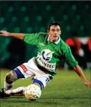  ?? FOTO: LARS POULSEN ?? Viborgs Heine Fernandez bliver Superligat­opscorer med 23 mål. i 2001 skiftede han til FC København.