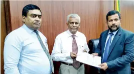  ??  ?? Industry and Commerce Minister Rishad Bathiudeen handing over the letter of appointmen­t to new CAA Chairman Dr. Lalith Senaweera (centre) yesterday as Secretary to the Ministry KDN Ranjith Ashoka (left) looks on