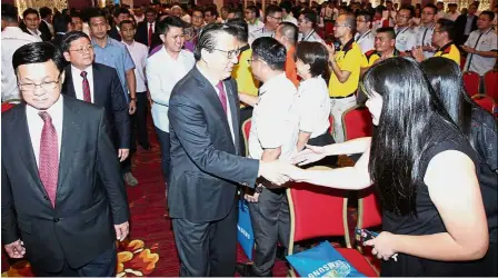  ??  ?? Mingling with the crowd: Liow (centre) greeting participan­ts of the Malaysia Chinese Youth Summit. With him are Pheng (left) and Chong (behind Liow, in light blue).