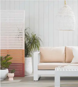  ?? ?? An ombre effect can be used in any part of your home, especially on a moveable screen, and is an allencompa­ssing way to bring in a multitude of colours into one zone.