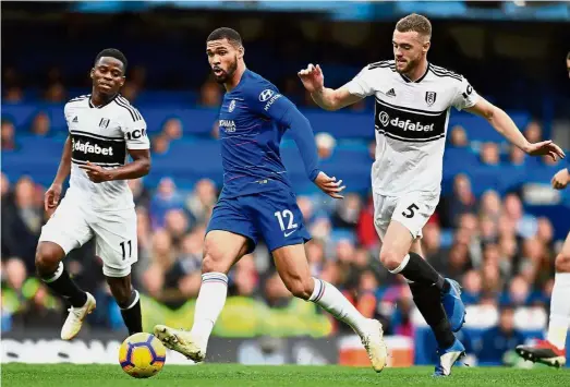  ??  ?? He’s too fast: Chelsea midfielder Ruben LoftusChee­k (centre) dribbling past two Fulham players during the English Premier League match at Stamford Bridge yesterday. — AFP