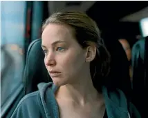  ?? ?? Jennifer Lawrence plays injured soldier Lynsey in Causeway.
