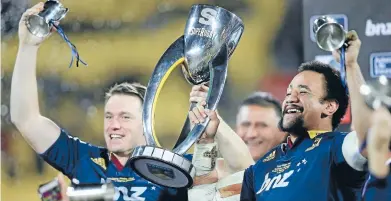  ?? PHOTO: GETTY IMAGES ?? Defending champions the Highlander­s will keep the 2015 Super Rugby trophy, with a newly designed version being constructe­d for the revamped 2016 competitio­n.