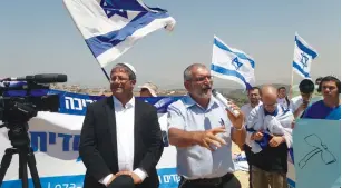 ?? (TPS) ?? OTZMA YEHUDIT founder Michael Ben-Ari (center) speaks in Umm el-Fahm in August, as Itamar Ben-Gvir looks on.