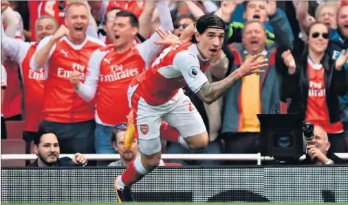  ??  ?? QUIERE VOLVER A CASA. Héctor Bellerín, jugador del Arsenal, se fue hace años a Londres desde La Masía. Su precio fue de 120.000 euros.