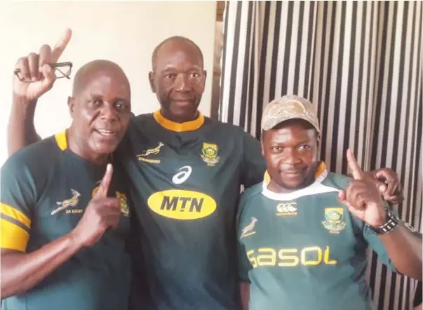  ?? — Picture: Adolphus Chinomwe ?? NUMERO UNO . . . Felix Mtawarira (centre) is joined by his friend Shepherd Manyumbu (left) at Alex Sports Club in Harare on Saturday asthey celebrated his son Tendai “Beast” Mtawarira’s World Cup final victory in Yokohama, Japan.