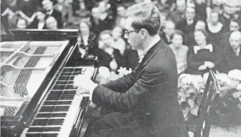  ?? FOTO: AVI/GILBERT VON STUDNITZ ?? Der in Bonn geborene und in Düsseldorf lebende Pianist Karlrobert Kreiten bei einem Klavierabe­nd im Jahr 1941.