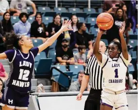  ?? Bob Levey/Contributo­r ?? Ese Ogbevire, right, of Fulshear shoots over Pflugervil­le Hendrickso­n’s Aliyah Carter during Saturday’s playoff game in Katy. The Lady Chargers won 45-43.