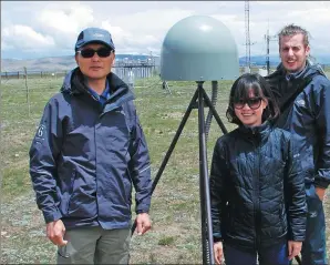  ?? PROVIDED TO CHINA DAILY ?? Chen Deliang (left) conducts research in the Tibet autonomous region.