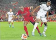  ?? REUTERS ?? Liverpool's Sadio Mane (left) scored with only nine minutes left in the game to complete a dramatic victory over West Ham.