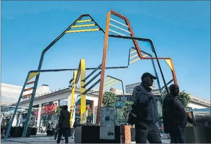  ?? ANA JIMÉNEZ ?? La pèrgola dissenyada per Javier Mariscal presideix la gran plaça pública del nou Glòries