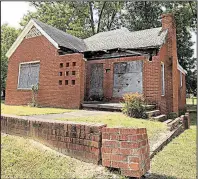  ?? Arkansas Democrat-Gazette/STATON BREIDENTHA­L ?? The former home of Carlotta Walls LaNier, at 1500 S. Valentine St. in Little Rock, was bombed in 1960 and now sits abandoned.