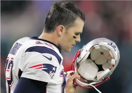  ?? DARRON CUMMINGS / THE ASSOCIATED PRESS FILES ?? New England Patriots quarterbac­k Tom Brady, a 17-year veteran, has suffered regular concussion­s during his career, his wife Gisele Bündchen said in a TV interview on Wednesday.