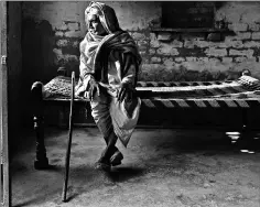  ??  ?? An elderly man sits on a bed inside his home in Dhamaka village, Haryana.