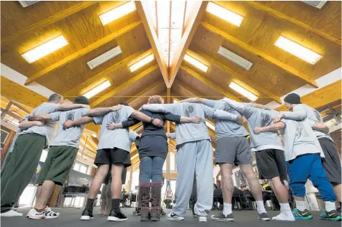  ?? Photo / Brett Phibbs ?? Prisoners rehearse Shakespear­e at the Northland Region Correction­s Facility in 2016. Experts are looking for new ways to improve the criminal justice system.