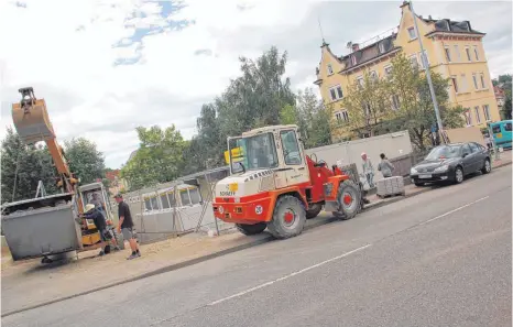  ?? SZ-FOTO: TANJA BOSCH ?? Die Baustelle rund um die Post-Container in der Freiburger Straße soll in rund einer Woche fertig sein.