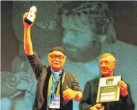  ?? FOTOS: GEORG KLIEBHAN ?? 1979 gründete Adrian Kutter das Biberacher Filmfest und zog damit Prominenz an, wie 2012 Hans W. Geißendörf­er (links), der den Ehrenbiber überreicht bekam.