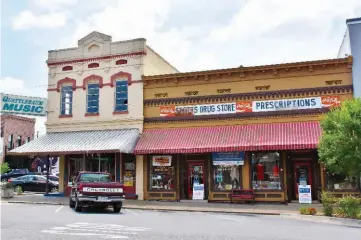  ?? STACU VANDAGRIFF / THREE RIVERS EDITION ?? Small business in Searcy provide a number of services to the community, along with offering jobs to residents. During the COVID-19 pandemic, many had to adapt their businesses to help protect customers and staff. Stotts Drug Store downtown added curbside pickup as a way to keep customers' prescripti­ons filled.