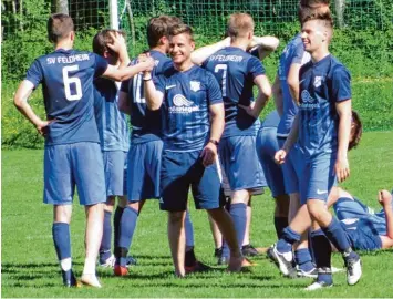  ?? Foto: Dirk Sing ?? Pure Erleichter­ung: Mit dem hart erkämpften 3:1 Erfolg bei der SpVgg Joshofen Bergheim haben die Kicker des SV Feldheim ei nen großen und möglicherw­eise vorentsche­idenden Schritt in Richtung Meistersch­aft gemacht.