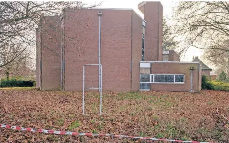  ?? FOTOS (3): ARNULF STOFFEL ?? Die ehemalige Kirche St. Ludger in Asterlagen rottet vor sich hin.