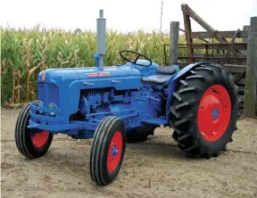  ??  ??  This is a ‘61 Fordson Dexta built just prior to the Ford 2000 Super Dexta in this story. You can see the family resemblanc­e but also the difference­s. This tractor was rated at 31 PTO horsepower in it’s Nebraska test.