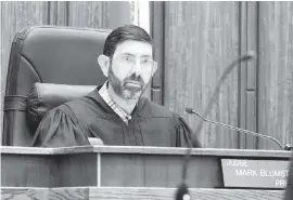  ?? DAVID OVALLE Miami Herald ?? Miami-Dade Circuit Judge Mark Blumstein, pictured here at a court hearing in 2019.