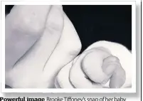  ??  ?? Powerful image Brooke Tiffoney’s snap of her baby niece Gracey holding the finger of her mum, Toni impressed the Reformer staff