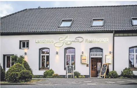  ?? FOTO: LARS FRÖHLICH ?? Das Restaurant Landhaus Freesmann hat nach der coronabedi­ngten Schließung wieder geöffnet.