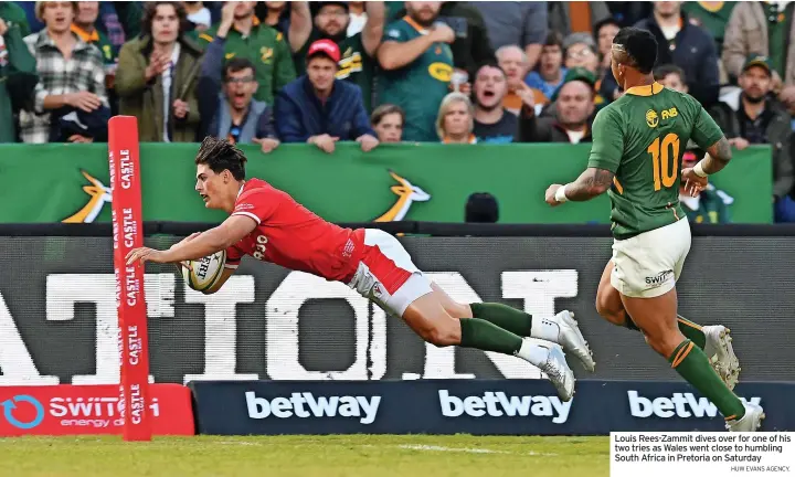  ?? HUW EVANS AGENCY. ?? Louis Rees-Zammit dives over for one of his two tries as Wales went close to humbling South Africa in Pretoria on Saturday