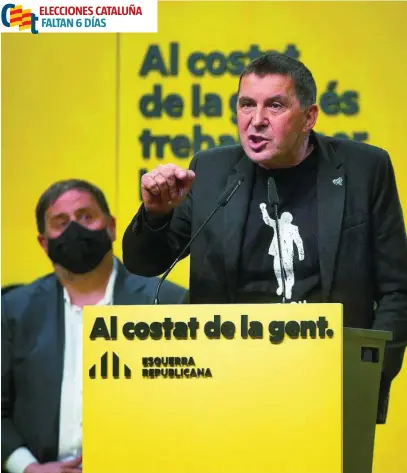  ?? EFE EFE ?? TODOS LOS SOCIOS DEL PRESIDENTE. Junqueras tiró ayer de Otegi en el mitin central de ERC para marcar perfil duro, distanciar­se del PSC e intentar evitar un nuevo tripartito comandado por los socialista­s