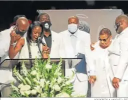  ?? GODOFREDO A. VASQUEZ / EFE ?? Brooke Williams, sobrina de George Floyd, habla en el funeral en Houston.