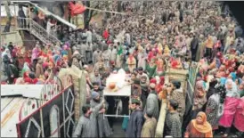  ?? WASEEM ANDRABI/HT ?? ▪ Kashmiri villagers carry the body of soldier Lancenaik Mohammad Iqbal Sheikh’s father, Ghulam Mohiuddin Sheikh, for the funeral, in Tral area of Kashmir on Tuesday. Thousands attended the funeral of four soldiers and a civilian killed in Sunjuwan...