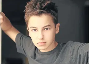  ?? . ?? HAYDEN BYERLY. Familia de acogida Jennifer López intenta derribar todos los prejuicios sobre la familia como productora de este drama familiar en el que Byerly interpreta a un joven que se siente atraído por su amigo. A sus quince años, el actor hizo...