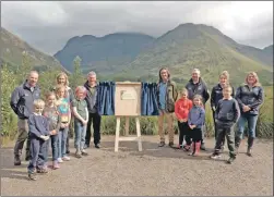  ??  ?? Neil Oliver with local children and NTS staff at Glencoe.