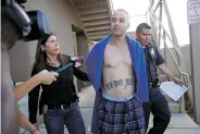  ?? LUIS SÁNCHEZ SATURNO/NEW MEXICAN FILE PHOTO ?? Christophe­r Owens is escorted Saturday out the Santa Fe Police Department by Detective Lisa Earnst and Officer Roberto Rodriguez. Owens is charged with an open count of murder, felon in possession of a firearm and tampering with evidence in the...