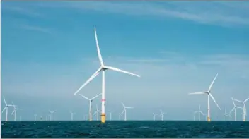  ?? Photo: Jesse De Meulenaere (Unsplash) ?? Selon l’Agence internatio­nale de l’énergie, le développem­ent de l’éolien extracôtie­r devrait connaitre une croissance exponentie­lle dans les décennies à venir.