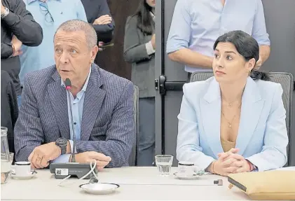  ?? ?? En la Comisión. Oscar Zago junto a Marcela Pagano, cuando la propuso al frente de Juicio Político.