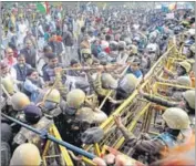  ??  ?? Police stop Madhya Pradesh Congress party workers demonstrat­ing at Reserve Bank of India as part of their nationwide protest against demonetisa­tion in Bhopal on Wednesday. PTI PHOTO