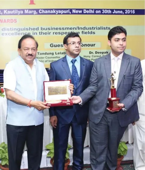  ??  ?? Rahul Jain, Director, Fiem Industries Ltd. being Awarded The Young Entreprene­ur of the year award by Dr. Harsh Vardhan, Hon'ble Minister of Science & Technology and Earth Sciences at Business Sphere 13th Annual Awards on 30th June, 2016