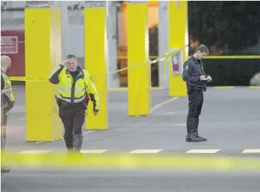  ?? MARK VAN MANEN/PNG FILES ?? Police investigat­e a fatal shooting in a Canadian Tire parking lot last Thursday. Now B.C.’s police watchdog is calling for witnesses to come forward.