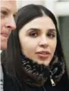  ??  ?? Emma Coronel lors du procès de son mari, Joaquin Guzman, alias «El Chapo», en février 2019 à Brooklyn