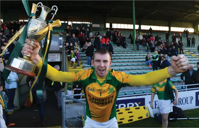  ?? Photo by Domnick Walsh ?? Kilmoyley captain Aiden McCabe with the Neilus Flynn Cup after his team won the County SHC Final replay beating Ballyduff in Austin Stack Park