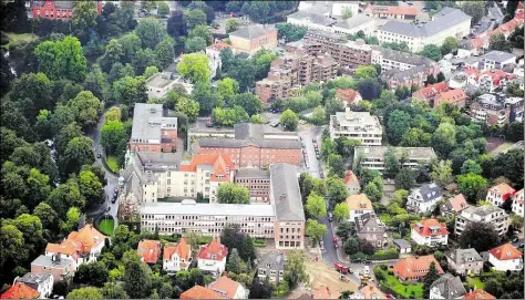  ?? BILD: DITTRICH ?? Das Gerichtsvi­ertel am Schlossgar­ten aus der Luft mit Amtsgerich­t, Landgerich­t und dem ehemaligen Gefängnis.